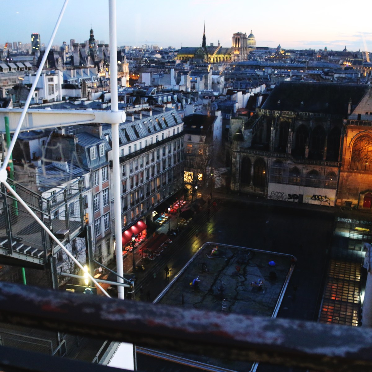 8/3 thì làm&nbsp;gì?